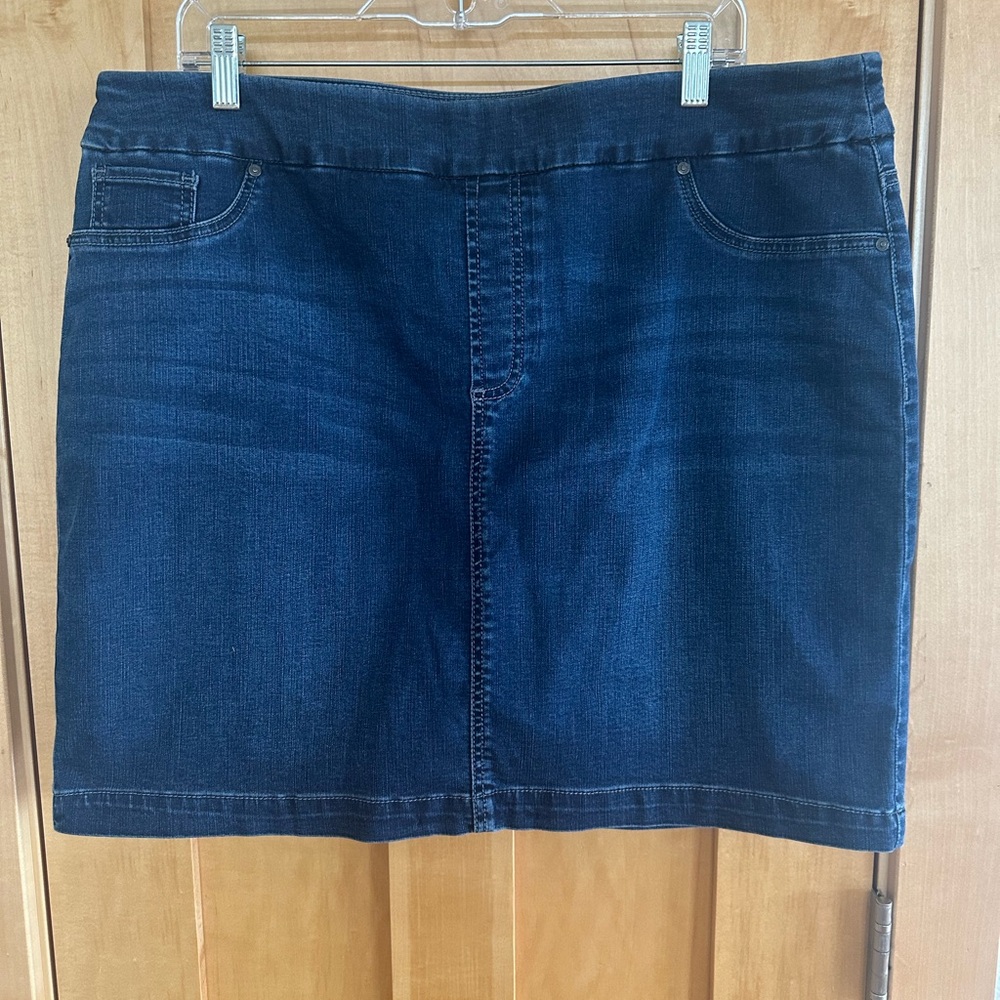 💙Chico's💙 Blue Knee-Length Skort Size 3